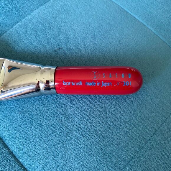 Hakuhodo Large Fluffy Face body Finishing Angle Powder Brush - Rare - Picture 6 of 7